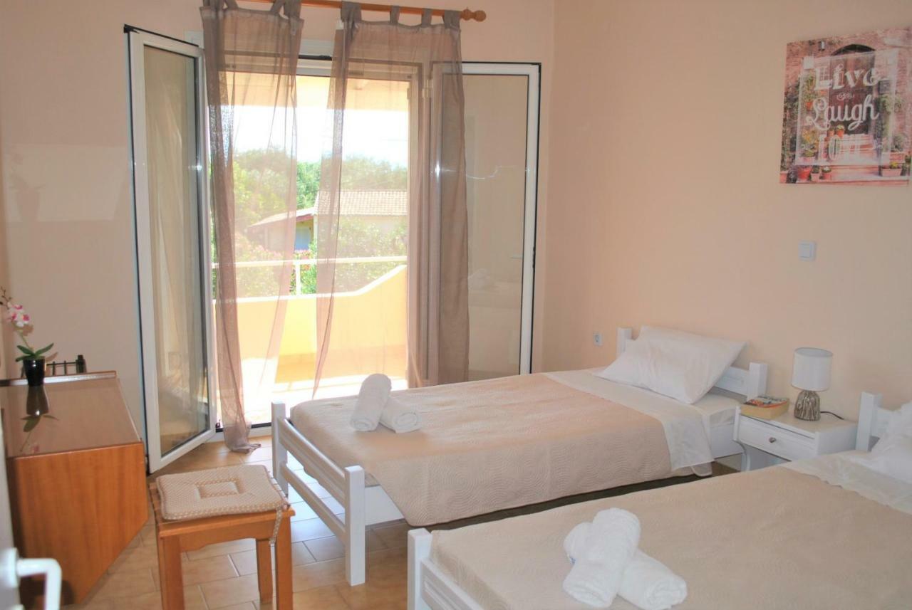 Lefkothea Apartments Kassiopi Bagian luar foto